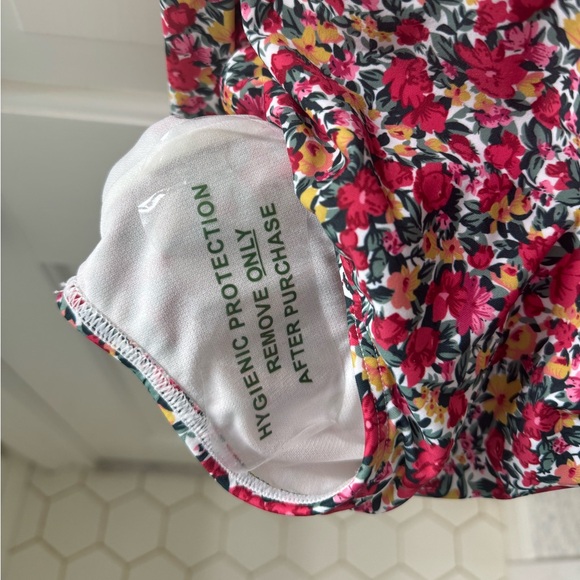 NWT DM Fashion Puff Sleeve Square Neck One Piece Swimsuit - Size SMALL - Picture 8 of 10